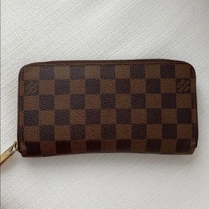 🛑 SOLD 🛑 Louis Vuitton monogram zip wallet